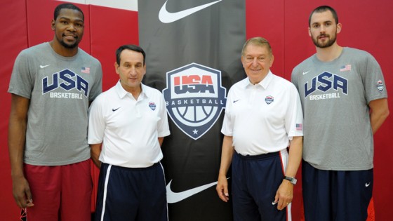 Kevin Durant, Mike Krzyzewski, Jerry Colangelo and Kevin Love at a USA Basketball announcement in 2013. (Photo by Andrew D. Bernstein/NBAE via Getty Images)