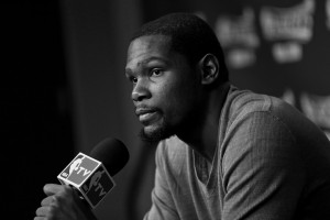 kevin-durant-signs-with-roc-nation-sports-1